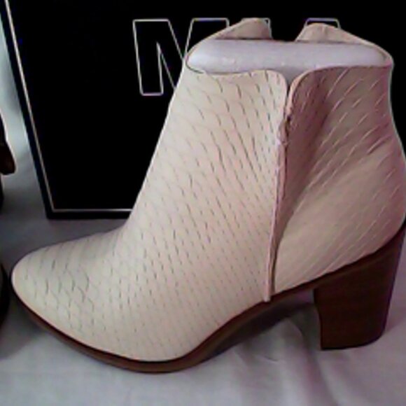 Mia Barby Ivy Faux Leather Textured Booties Size 7M NIB - Picture 2 of 9